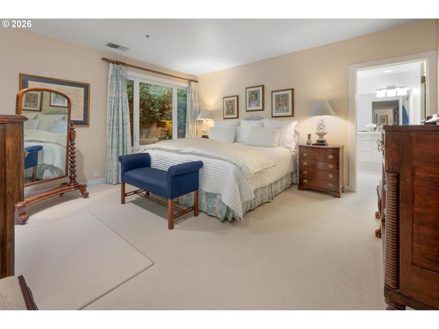 750 Nw WESTOVER Sq, Portland, OR 97210