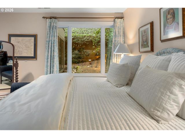 750 Nw WESTOVER Sq, Portland, OR 97210