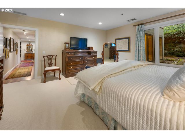 750 Nw WESTOVER Sq, Portland, OR 97210