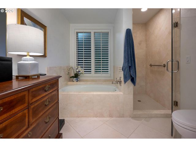 750 Nw WESTOVER Sq, Portland, OR 97210