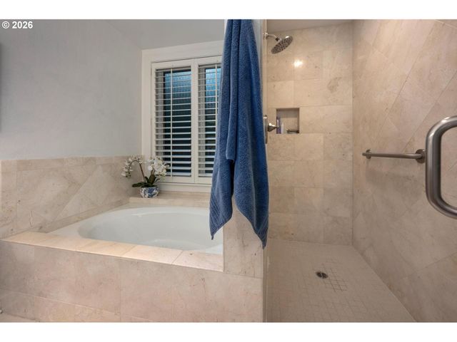 750 Nw WESTOVER Sq, Portland, OR 97210