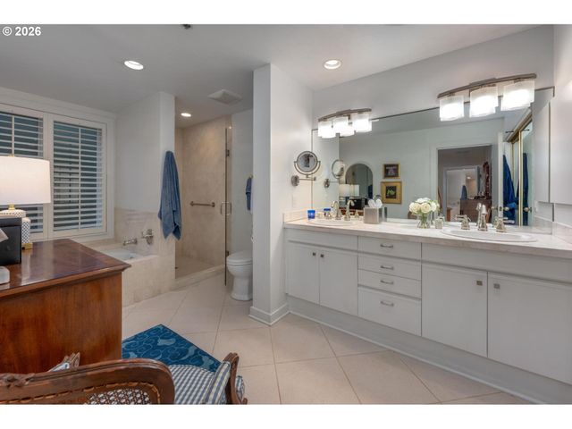 750 Nw WESTOVER Sq, Portland, OR 97210