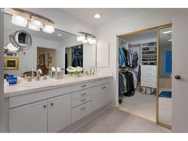 750 Nw WESTOVER Sq, Portland, OR 97210