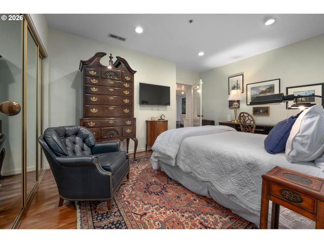 750 Nw WESTOVER Sq, Portland, OR 97210