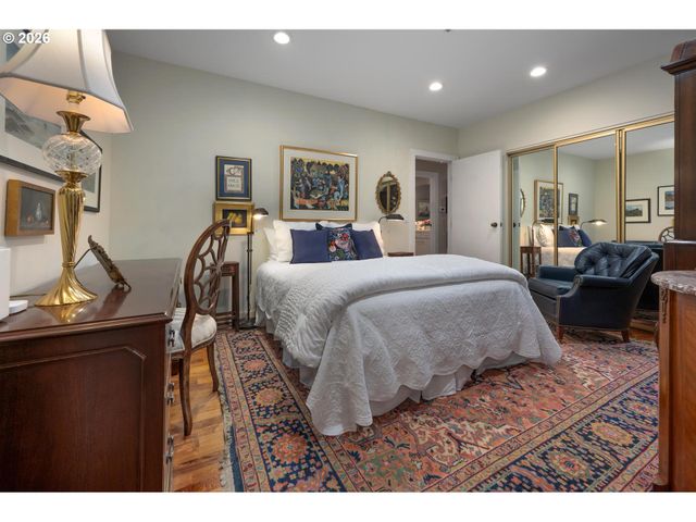 750 Nw WESTOVER Sq, Portland, OR 97210