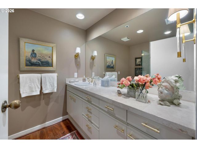 750 Nw WESTOVER Sq, Portland, OR 97210