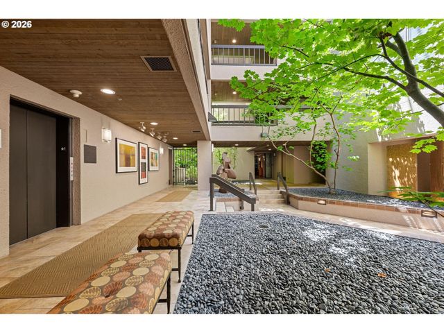 750 Nw WESTOVER Sq, Portland, OR 97210