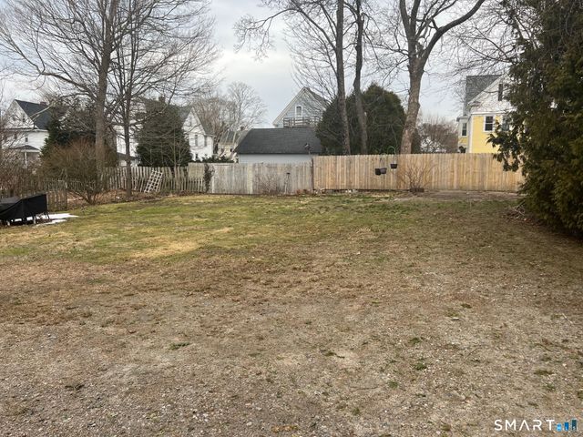 13 Moss Street, Stonington, CT 06379