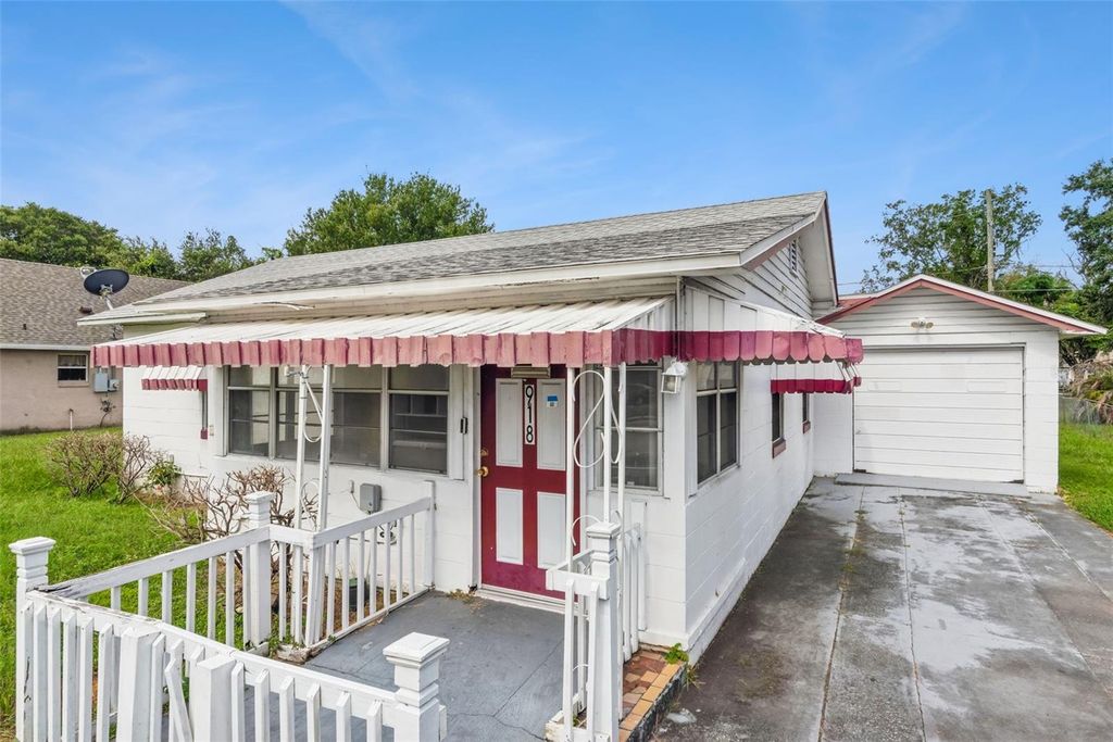 Image 2 of property listing at 918 S GOLDWYN AVENUE, Orlando, FL 32805