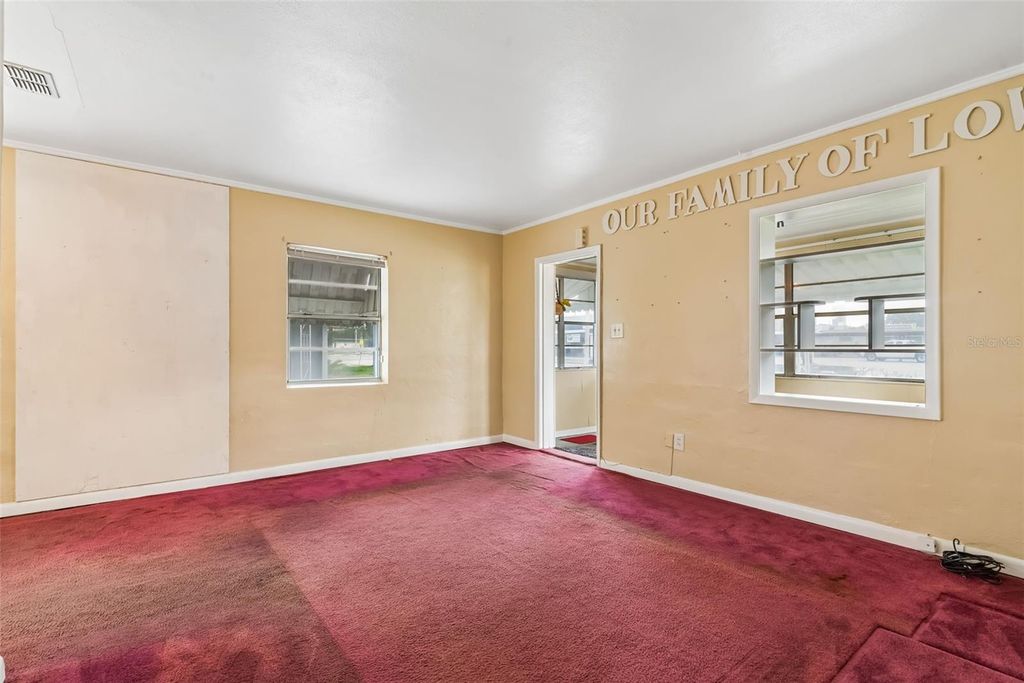 Image 13 of property listing at 918 S GOLDWYN AVENUE, Orlando, FL 32805