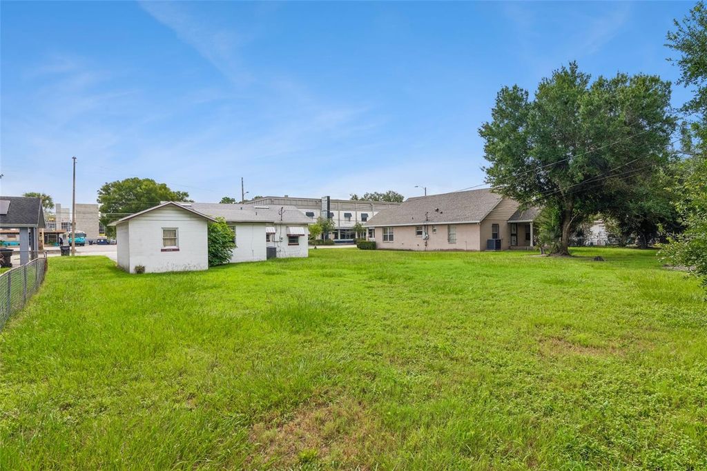 Image 20 of property listing at 918 S GOLDWYN AVENUE, Orlando, FL 32805
