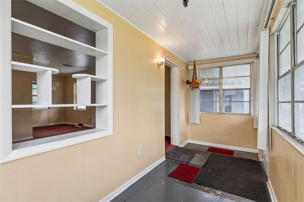 Image 3 of property listing at 918 S GOLDWYN AVENUE, Orlando, FL 32805