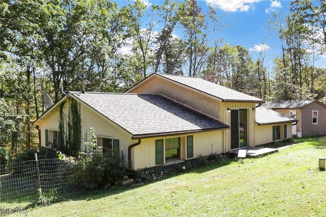 852 Wallace Road, Little Hocking, OH 45742