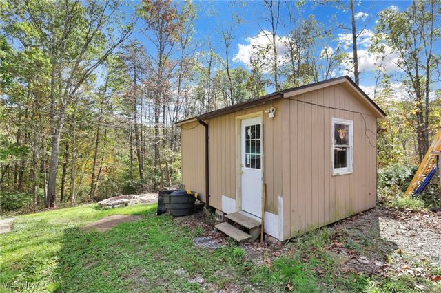 852 Wallace Road, Little Hocking, OH 45742