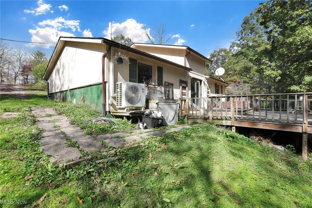 852 Wallace Road, Little Hocking, OH 45742