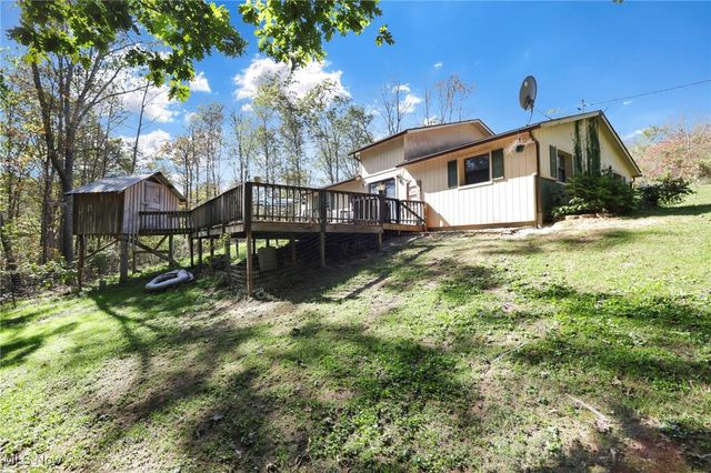852 Wallace Road, Little Hocking, OH 45742