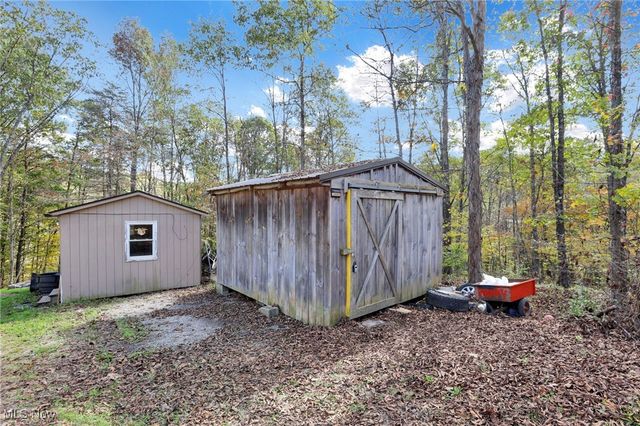 852 Wallace Road, Little Hocking, OH 45742