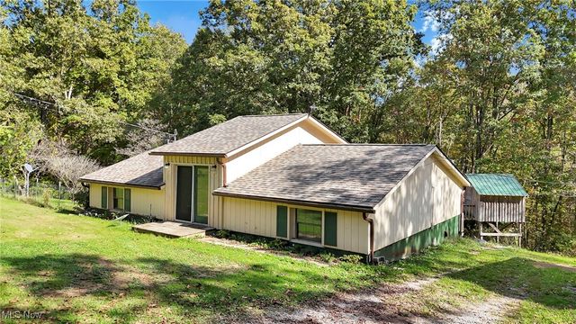 852 Wallace Road, Little Hocking, OH 45742