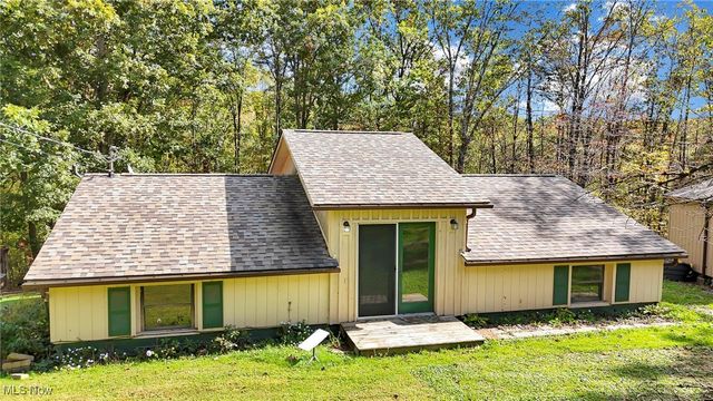 852 Wallace Road, Little Hocking, OH 45742