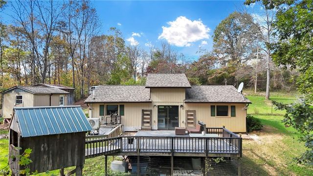 852 Wallace Road, Little Hocking, OH 45742