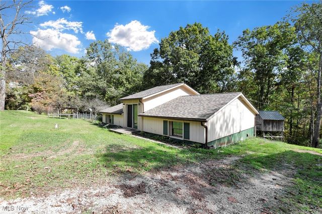 852 Wallace Road, Little Hocking, OH 45742