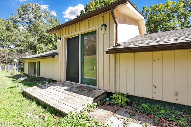 852 Wallace Road, Little Hocking, OH 45742