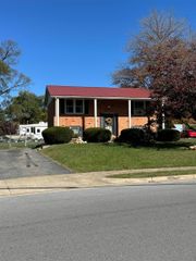 720 SHENANDOAH AVE, Waynesboro, VA 22980