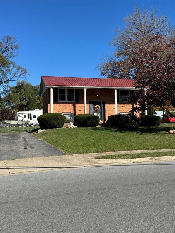 720 SHENANDOAH AVE, Waynesboro, VA 22980