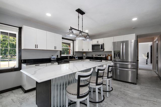 4085 Quainton Road, Norton Shores City, MI 49441