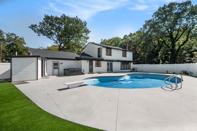4085 Quainton Road, Norton Shores City, MI 49441
