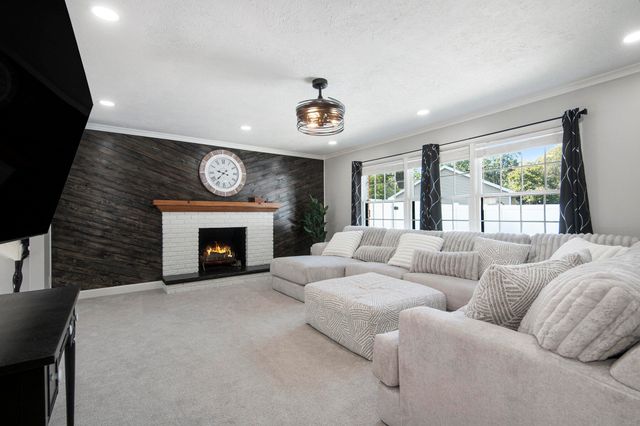 4085 Quainton Road, Norton Shores City, MI 49441
