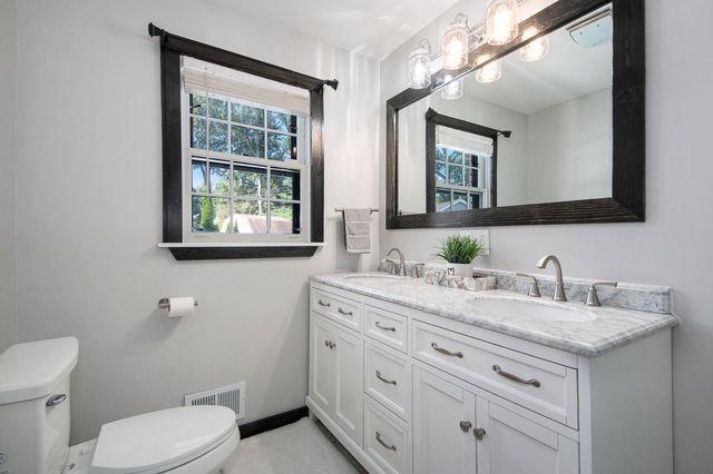 4085 Quainton Road, Norton Shores City, MI 49441