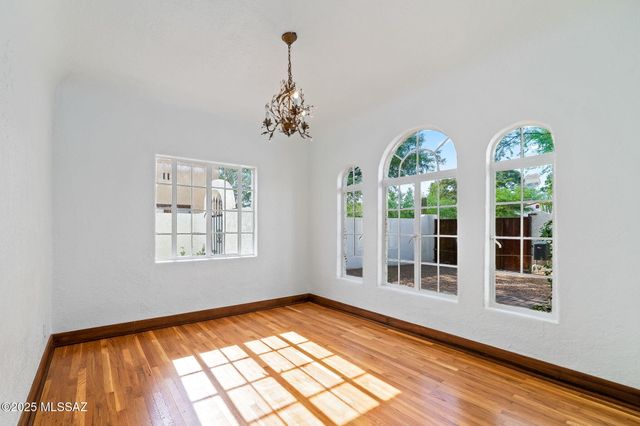 2210 E 6th Street, Tucson, AZ 85719