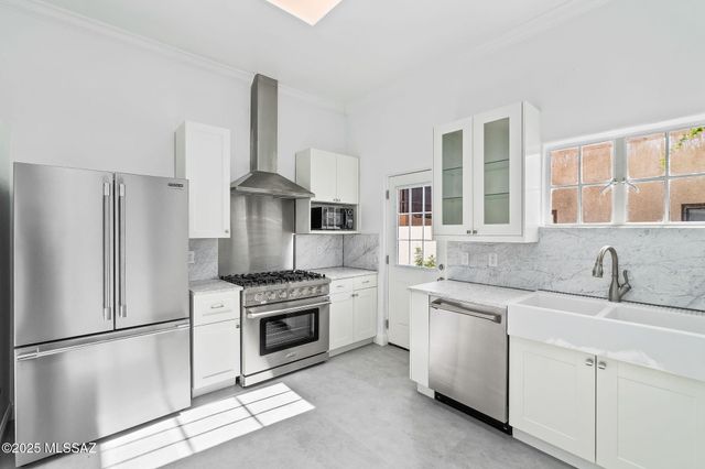 2210 E 6th Street, Tucson, AZ 85719