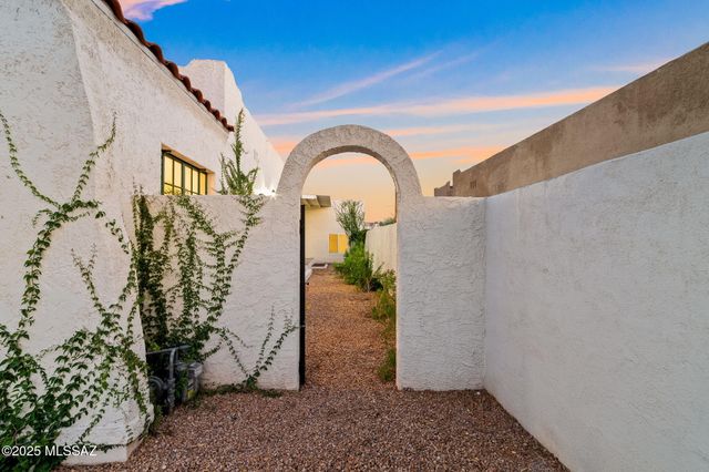 2210 E 6th Street, Tucson, AZ 85719