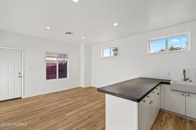 2210 E 6th Street, Tucson, AZ 85719