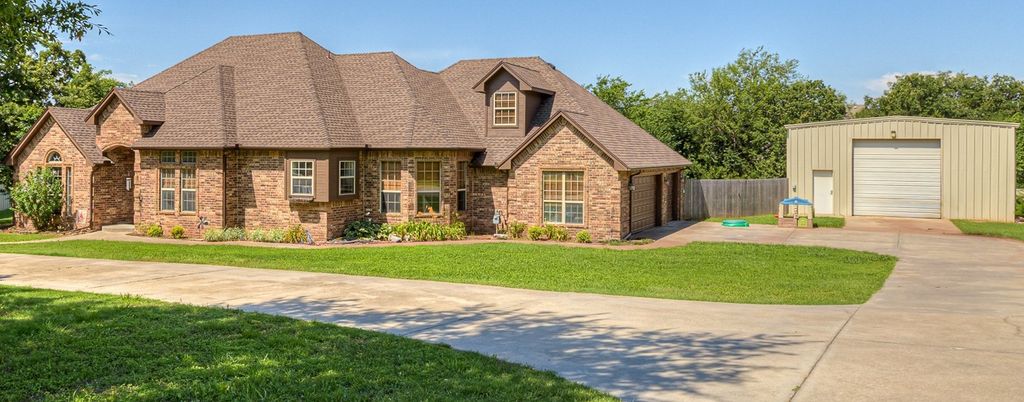 825 Liveoak Lane, Blanchard, OK 73010