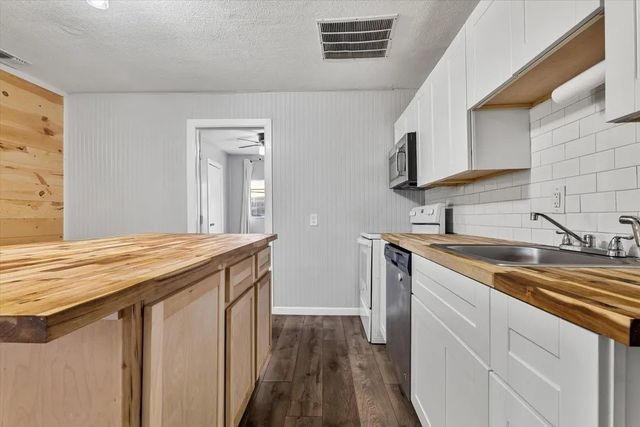 306 Hall Street, Whitesboro, TX 76273