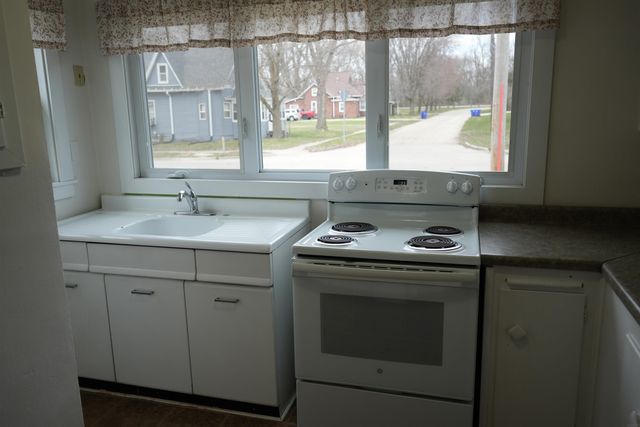 424 7th St SW, Oelwein, IA 50662