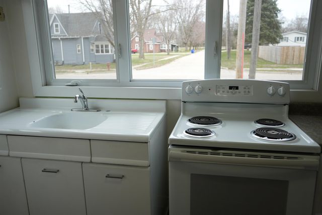 424 7th St SW, Oelwein, IA 50662
