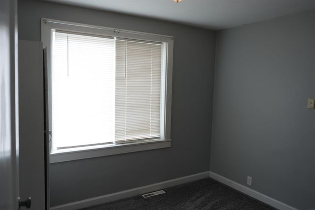 424 7th St SW, Oelwein, IA 50662