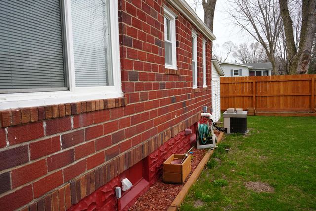 424 7th St SW, Oelwein, IA 50662