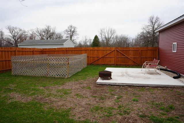 424 7th St SW, Oelwein, IA 50662