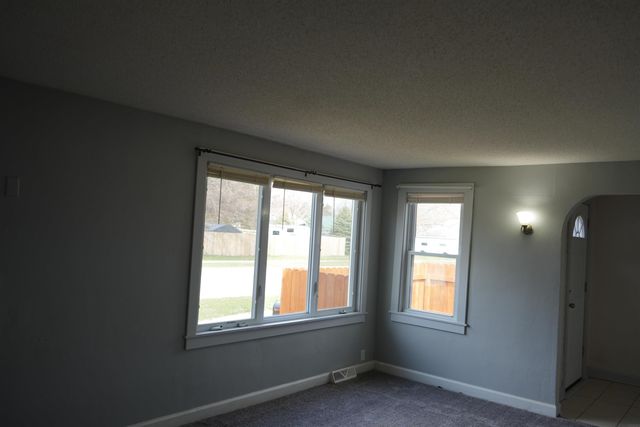 424 7th St SW, Oelwein, IA 50662