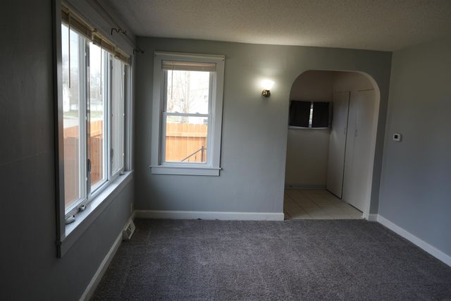 424 7th St SW, Oelwein, IA 50662