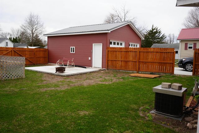 424 7th St SW, Oelwein, IA 50662