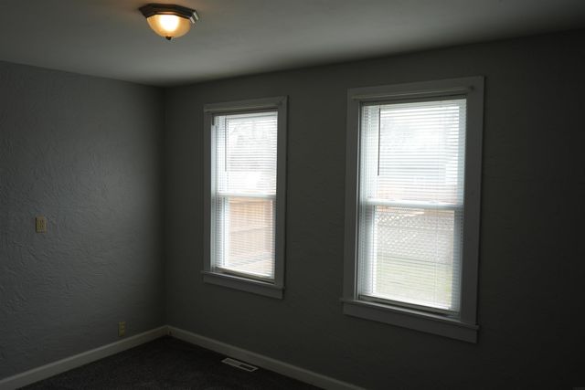 424 7th St SW, Oelwein, IA 50662