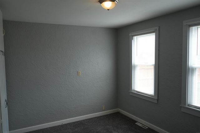 424 7th St SW, Oelwein, IA 50662