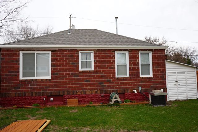 424 7th St SW, Oelwein, IA 50662