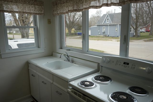 424 7th St SW, Oelwein, IA 50662